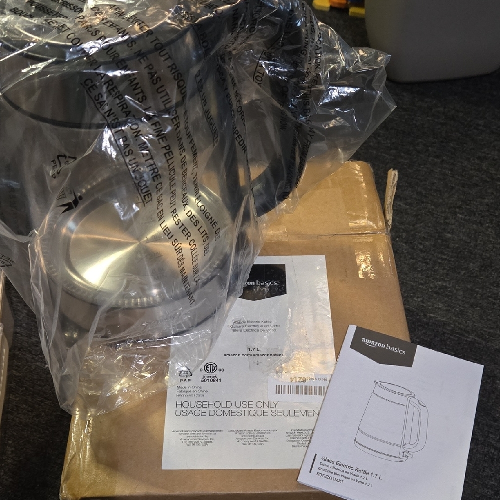 Amazon Basics Electric Kettle - Silver